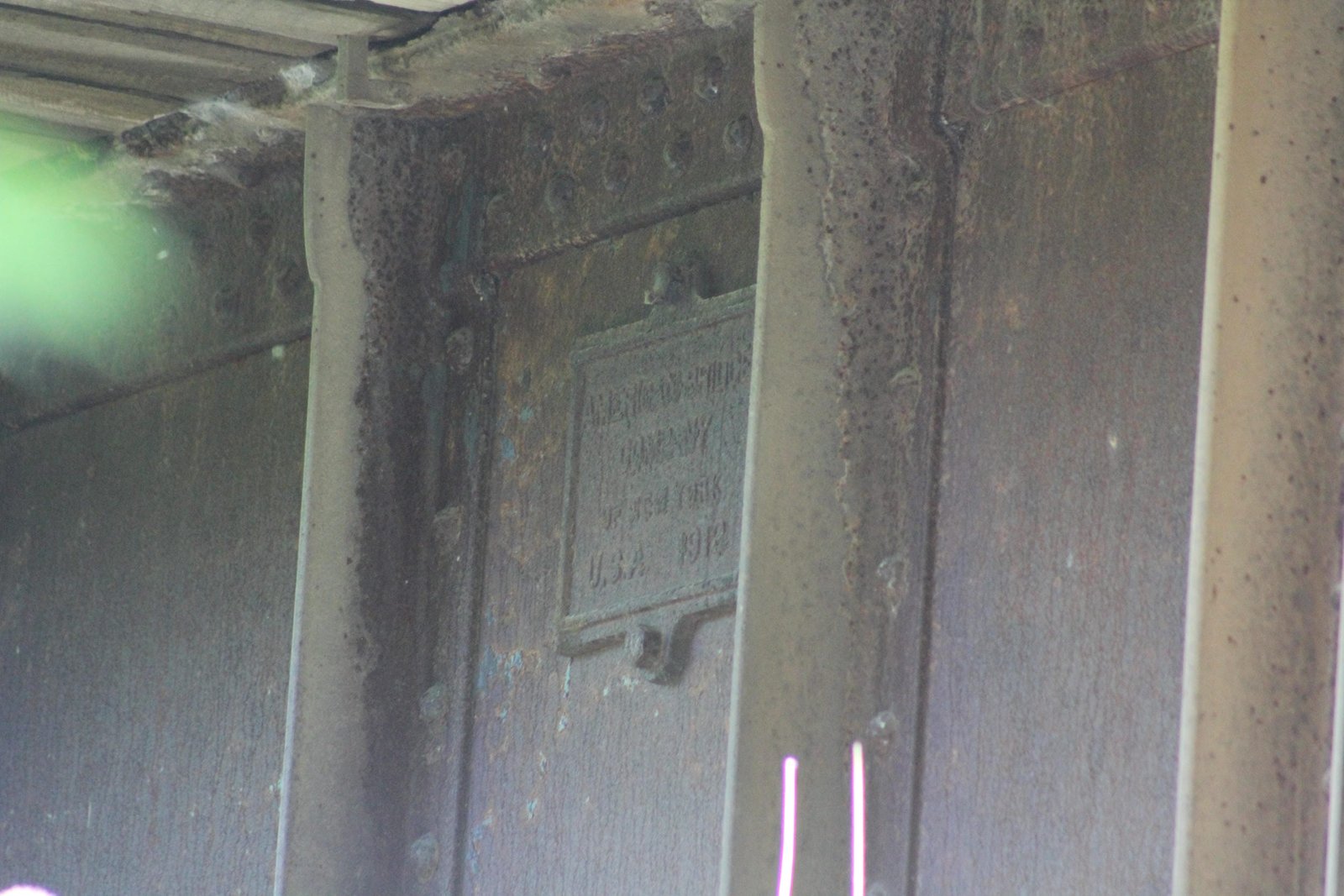 Plaque, center span